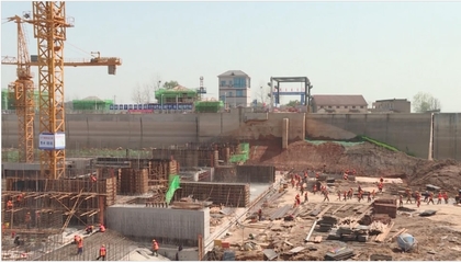 李摯調(diào)研華容六門閘排澇工程施工進(jìn)展，強(qiáng)調(diào)質(zhì)量與進(jìn)度并重